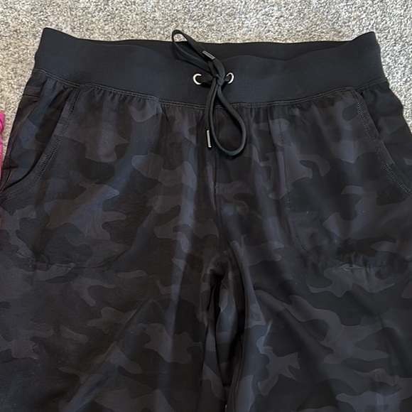 CRZ YOGA Camo Print Jogger Pants - Picture 3 of 8